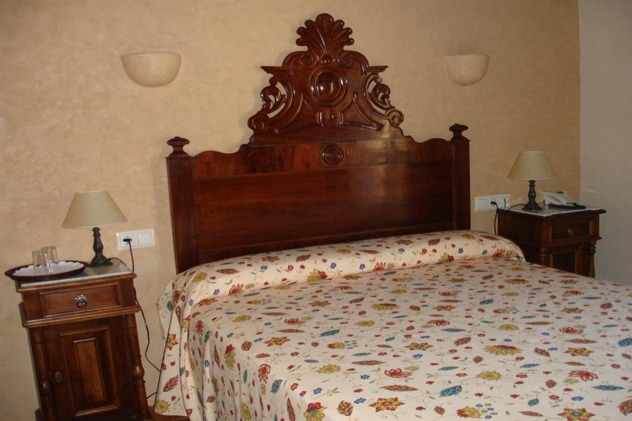 Hotel Sant Feliu Sant Feliu de Boada ภายนอก รูปภาพ