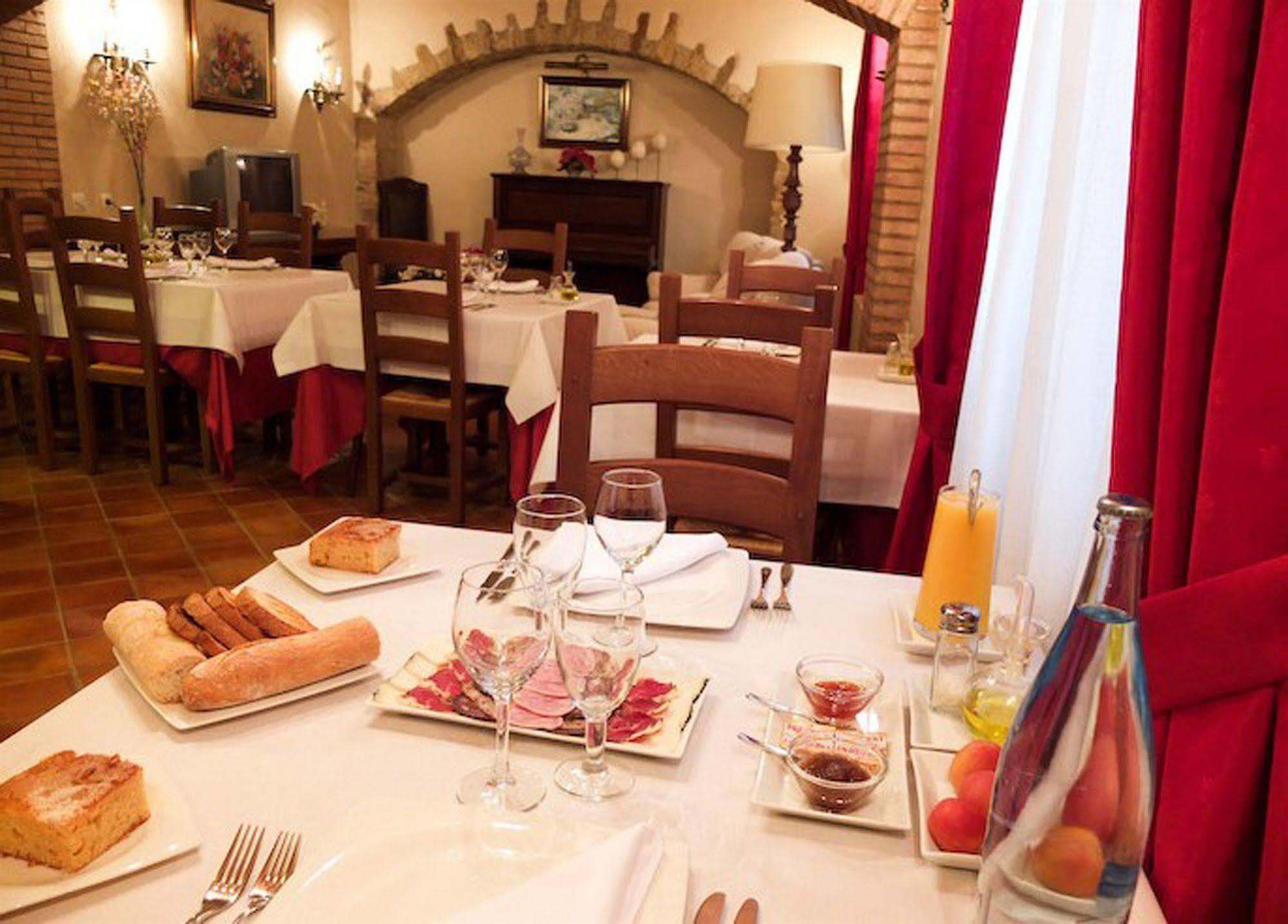 Hotel Sant Feliu Sant Feliu de Boada ภายนอก รูปภาพ