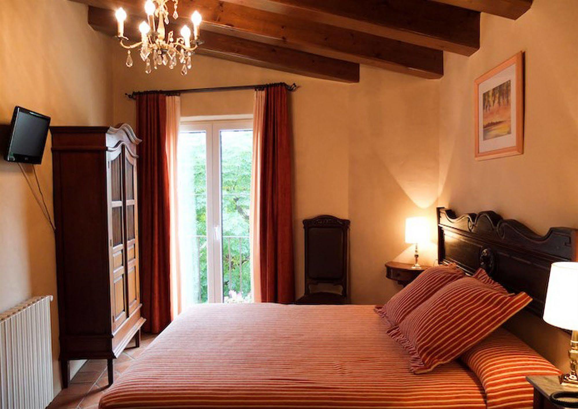 Hotel Sant Feliu Sant Feliu de Boada ภายนอก รูปภาพ
