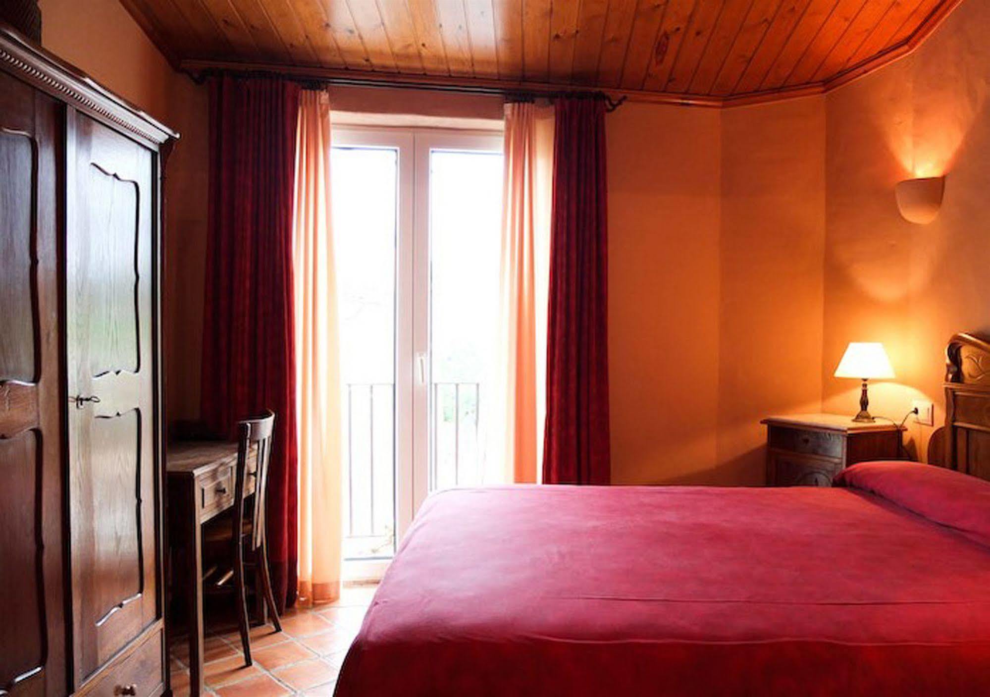 Hotel Sant Feliu Sant Feliu de Boada ภายนอก รูปภาพ